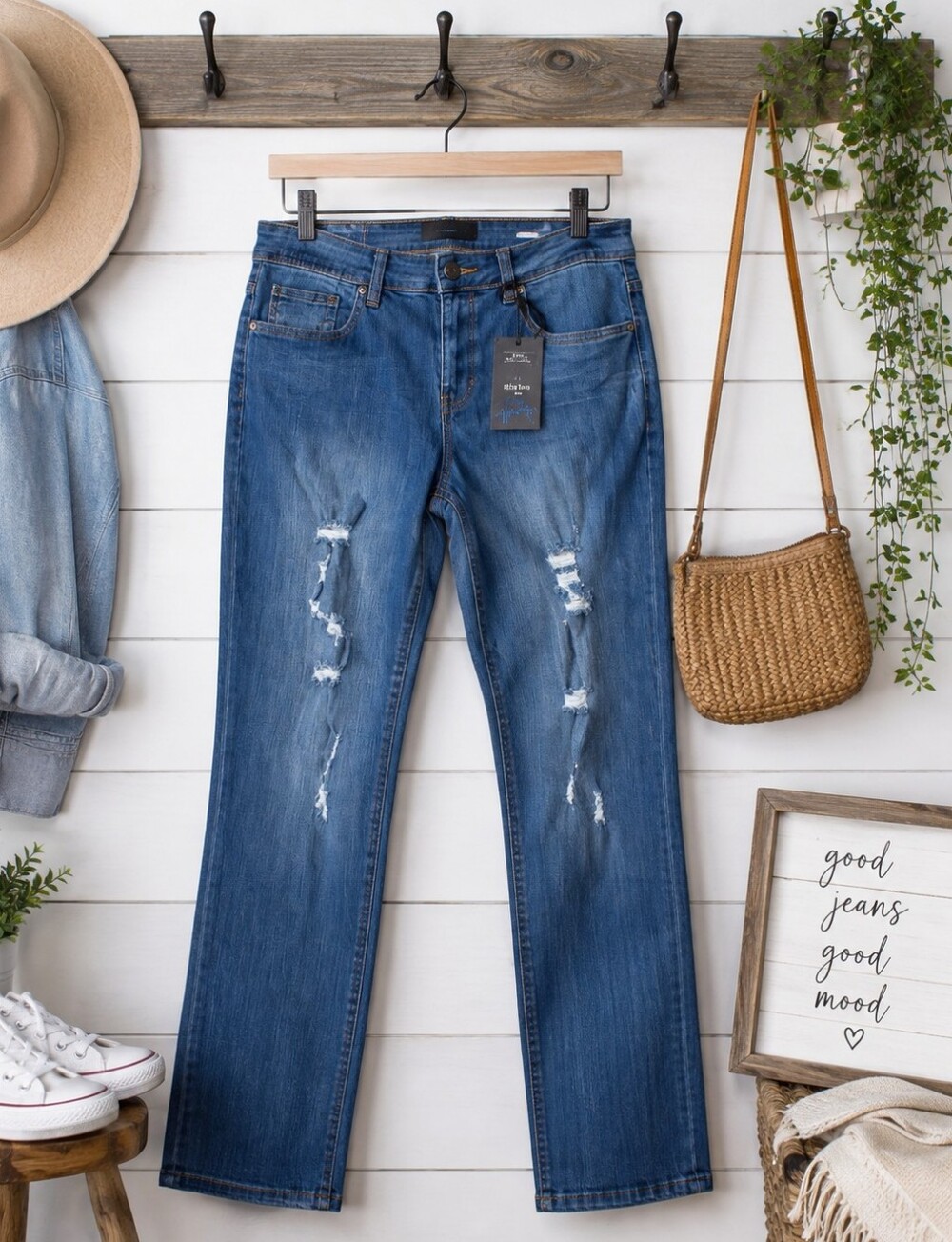 Pennington MBLM NEW Plus Size 26: Straight-Leg Distressed Jeans - Blue